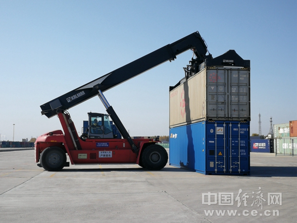 pl1811064长春兴隆保税区集装箱装卸臧梦雅产业市场物流运输.jpg